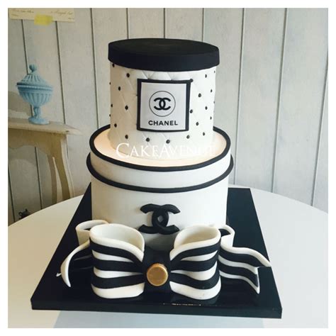 cake chanel balck and white|trendy chanel cakes.